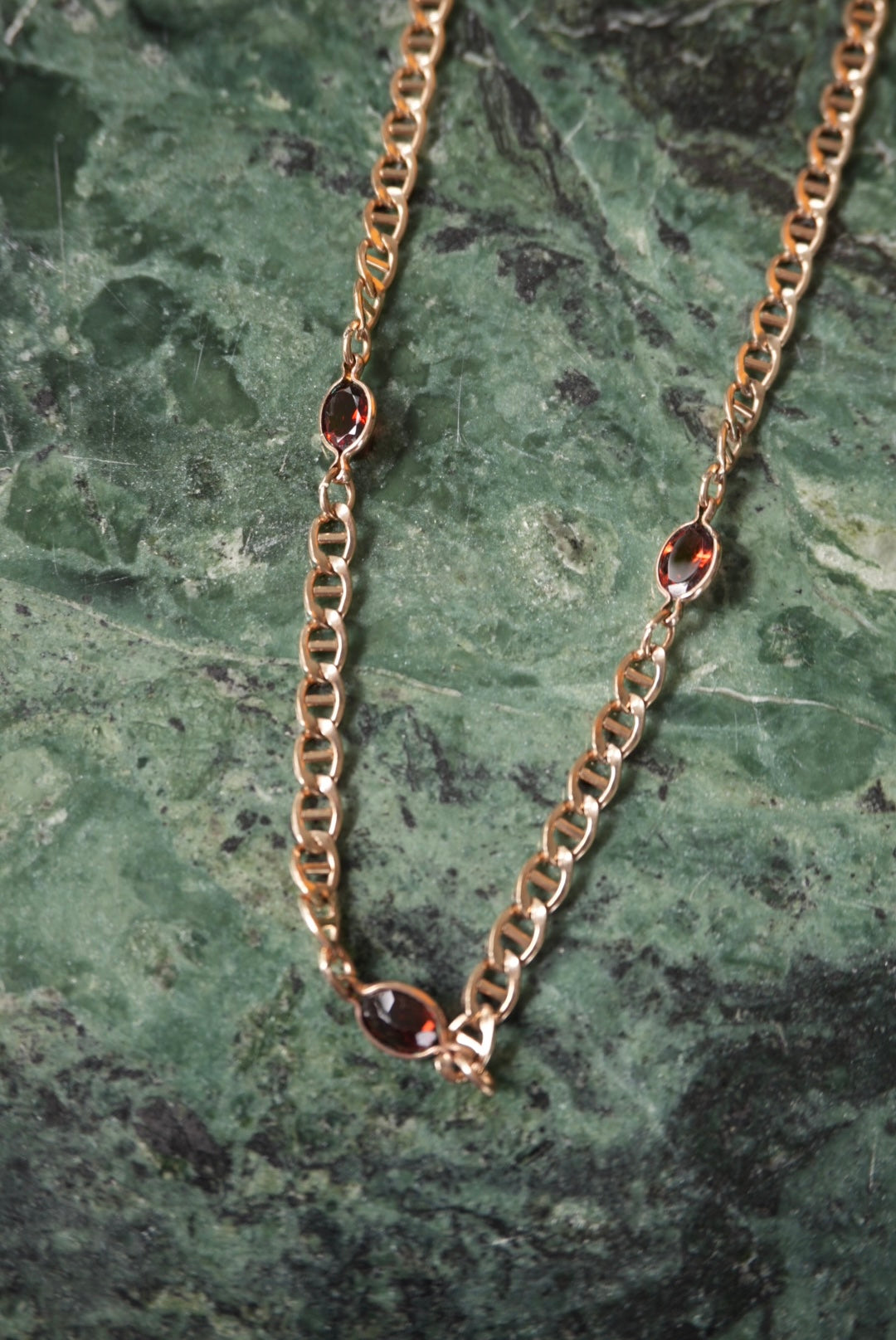 GARNET BEZEL CHAIN