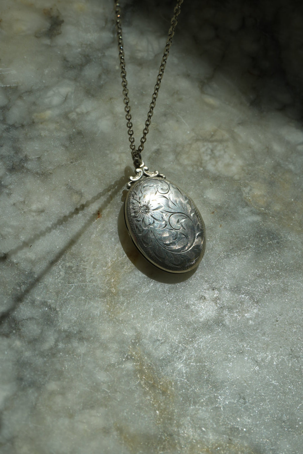 SILVER LARGE LOCKET