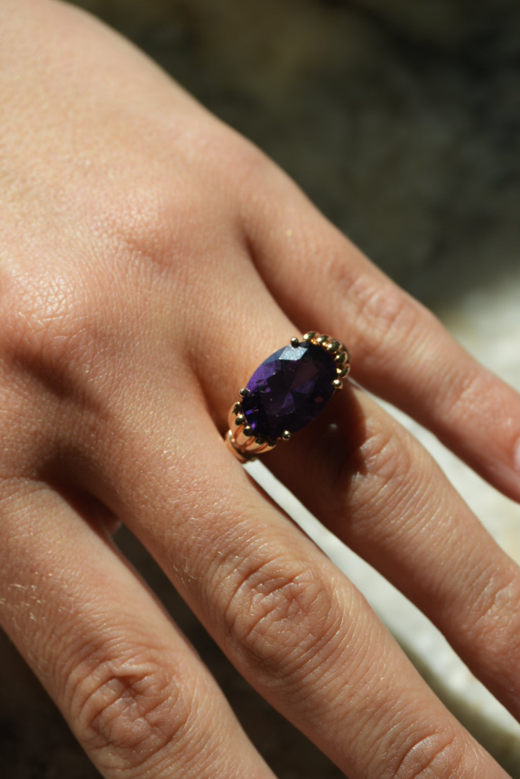 VERMEIL RING WITH AMETHYST CENTER STONE SZ 7