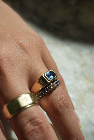 VINTAGE SAPPHIRE STACKER RING