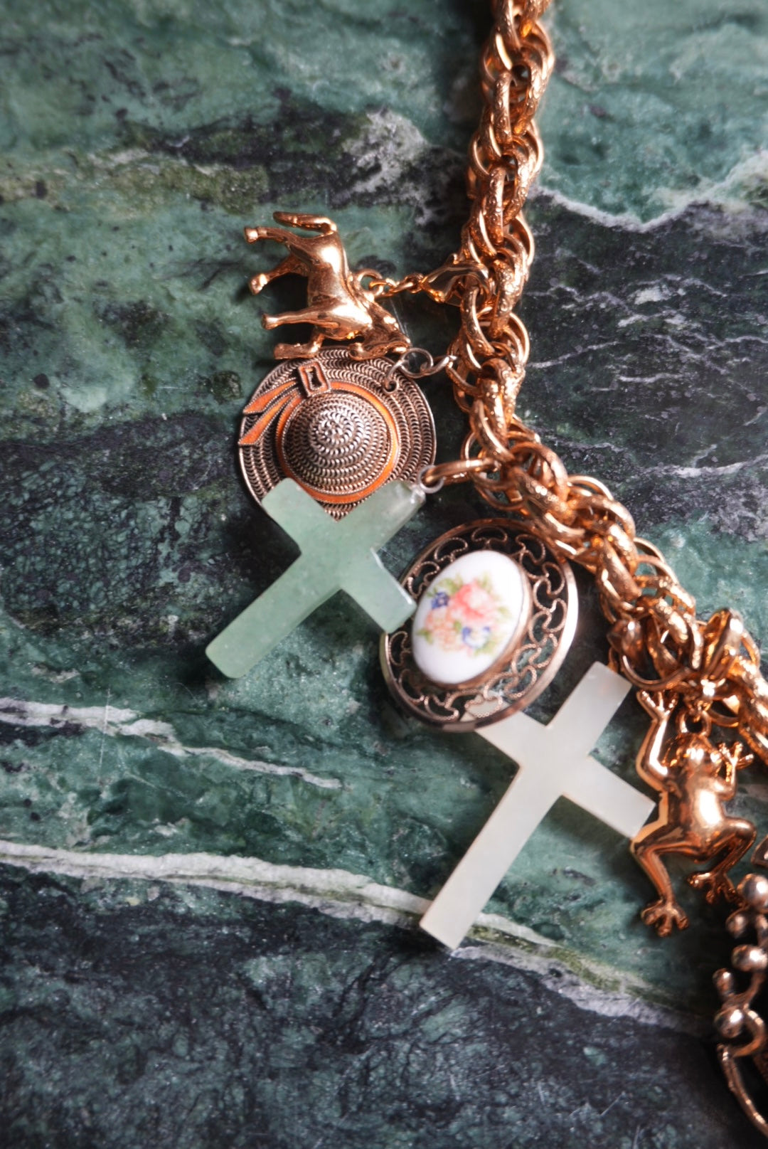 VERSAILLES CHARM NECKLACE