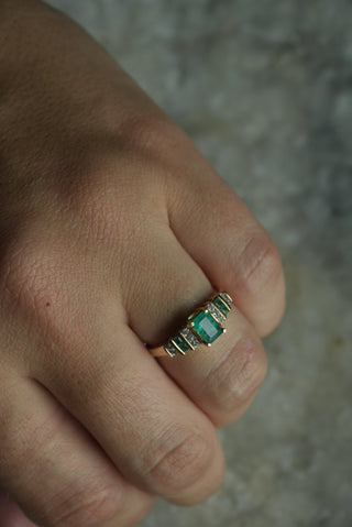 10K EMERALD & DIAMOND RING
