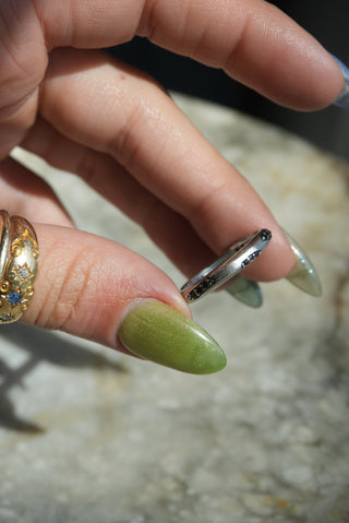 BLACK SPINEL BANDS SZ 9