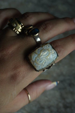 STEPHEN DWECK STERLING SOLVER RING - HAND CARVED MOTHER OF PEARL WITH QUARTZ & MOONSTONE SZ