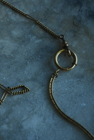 JUXTAPOSED CHAIN