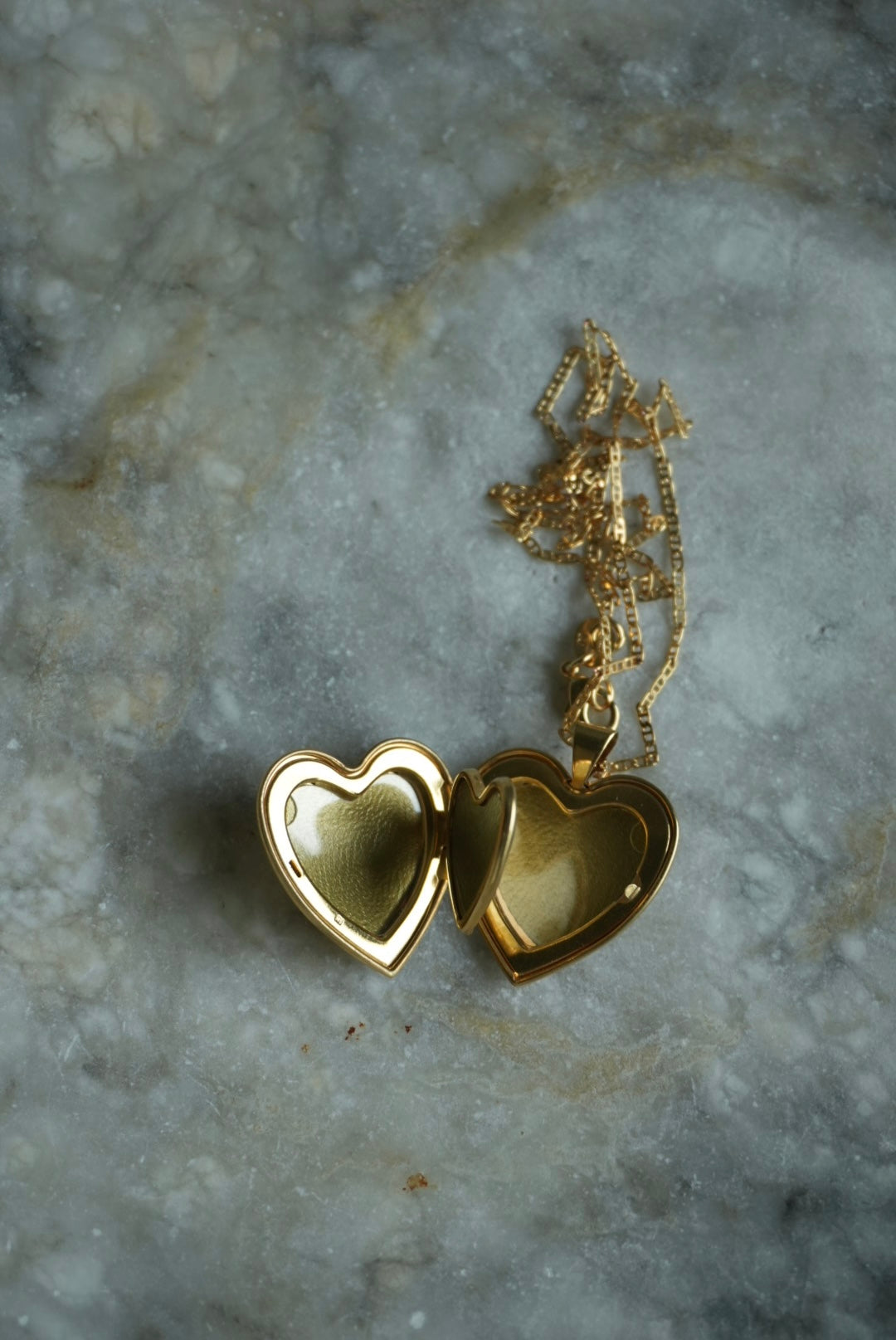 RARE 4 PICURE LOCKET
