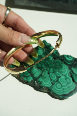 ETCHED BANGLE 14K
