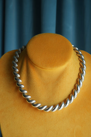 XXL CROISSANT NECKLACE