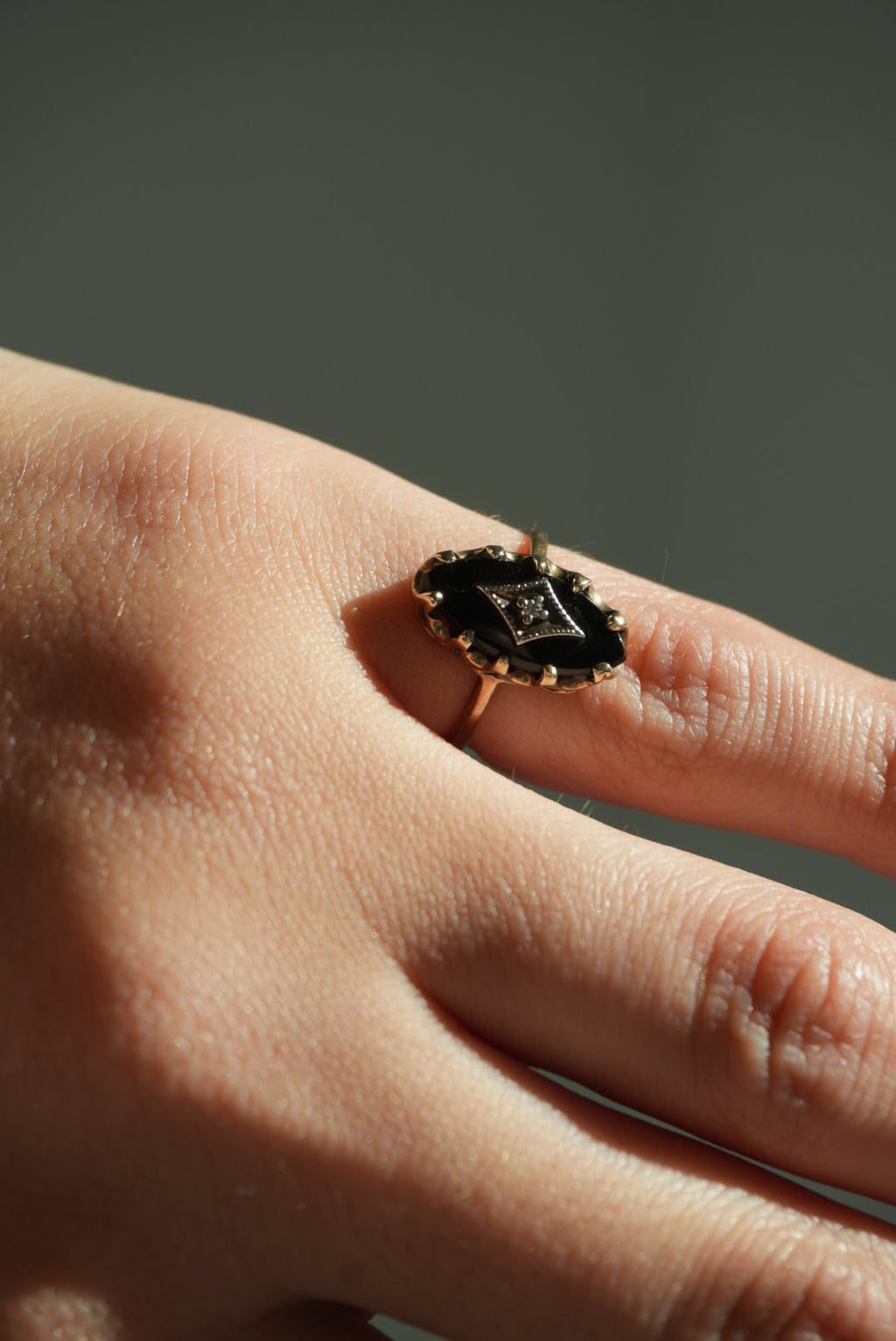 10K BLACK ONYX RING W DIAMOND SZ 4