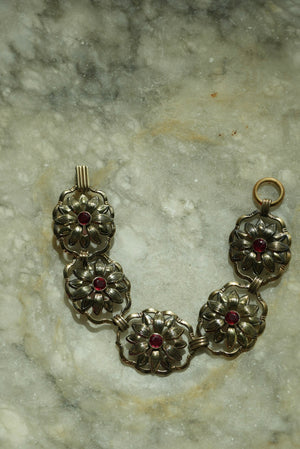 VINTAGE DAISIES