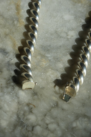 XXL CROISSANT NECKLACE
