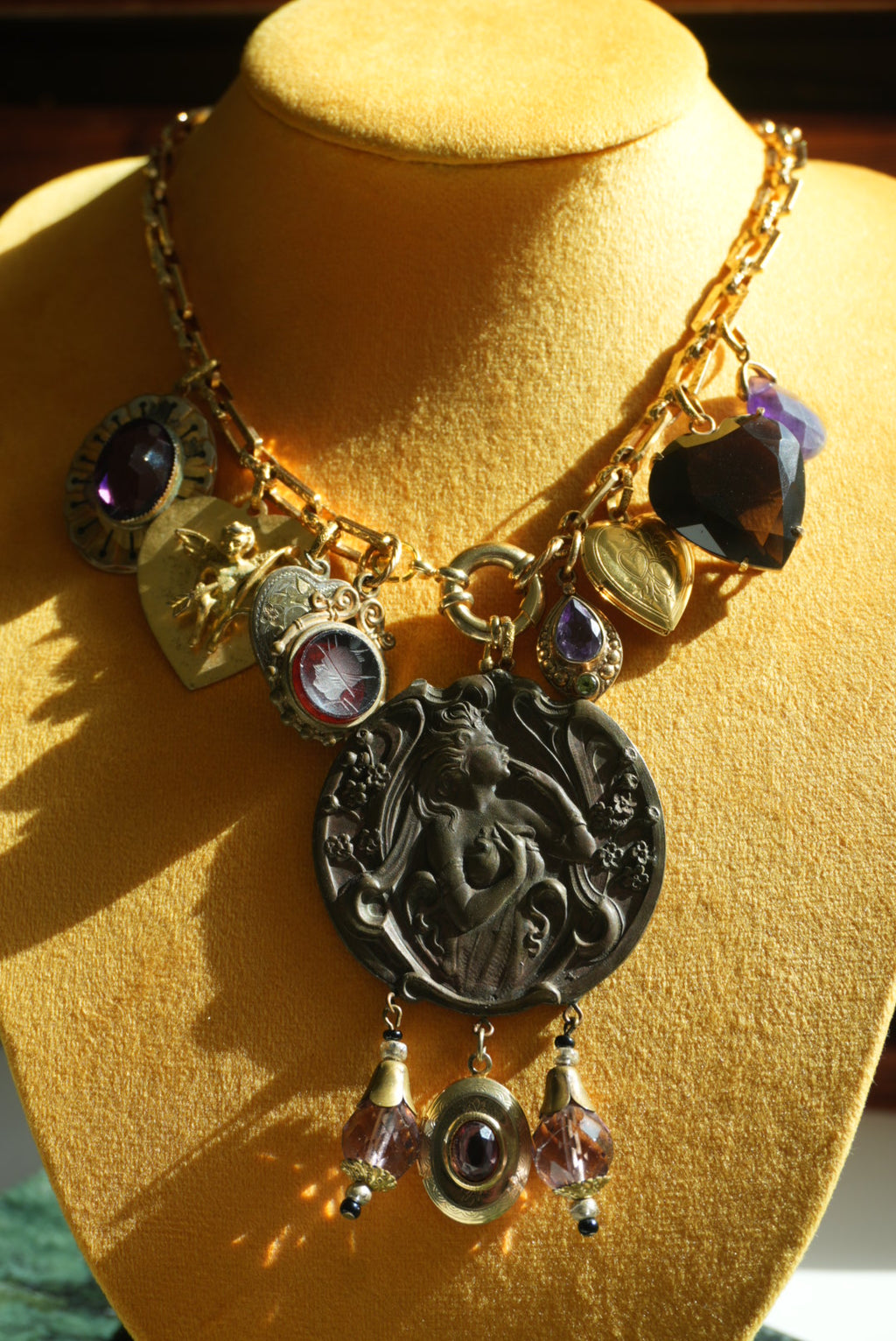 VINTAGE GODDESS 1/1 CHARM NECKLACE