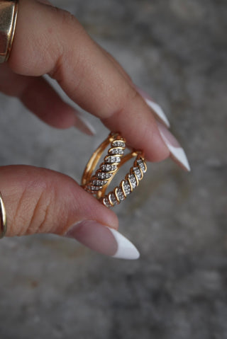 GOLDEN HOOPS