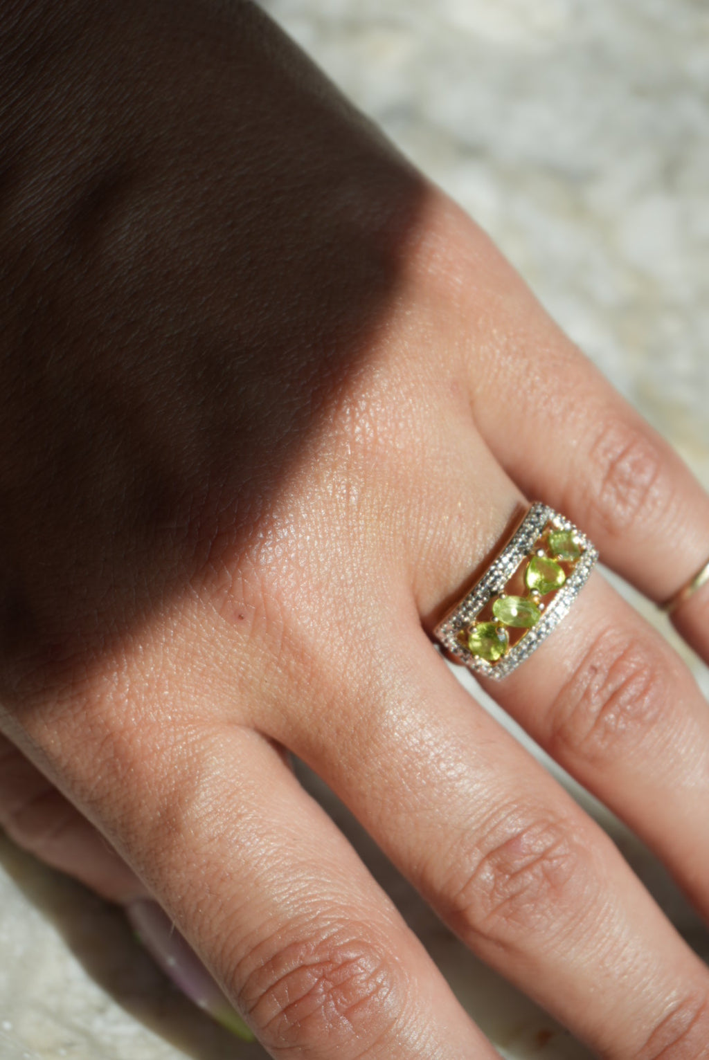 PERIDOT ODDITIES SZ 6