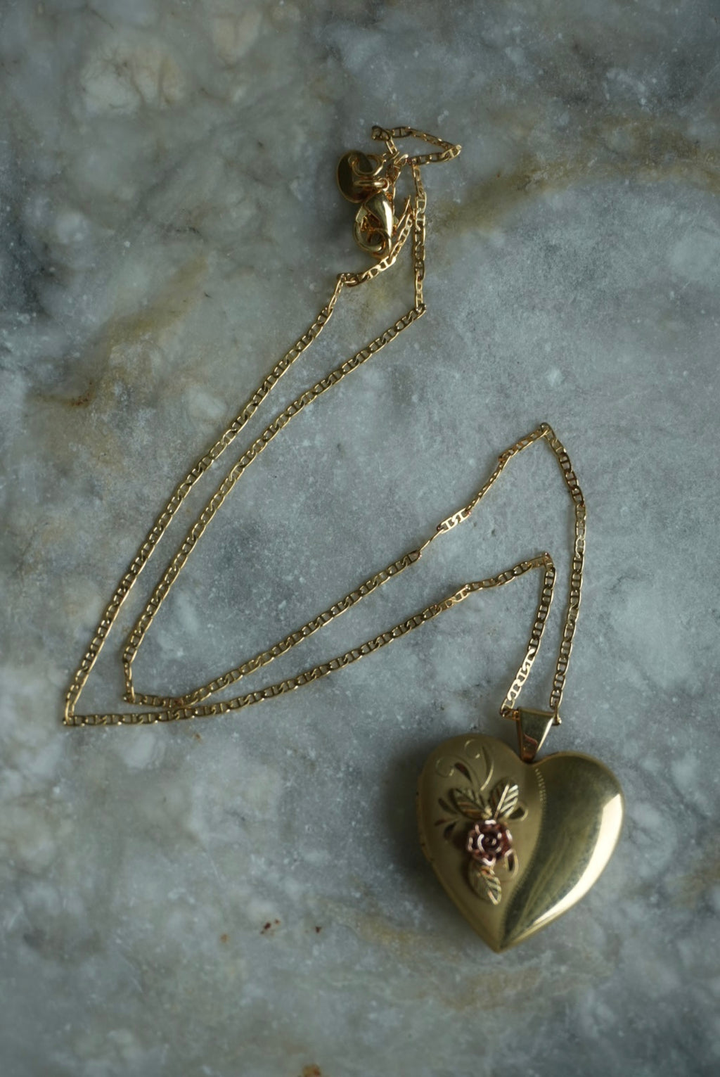 RARE 4 PICURE LOCKET