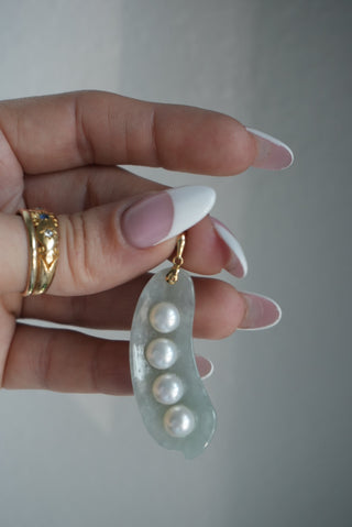 JADE PEA POD PENDANT