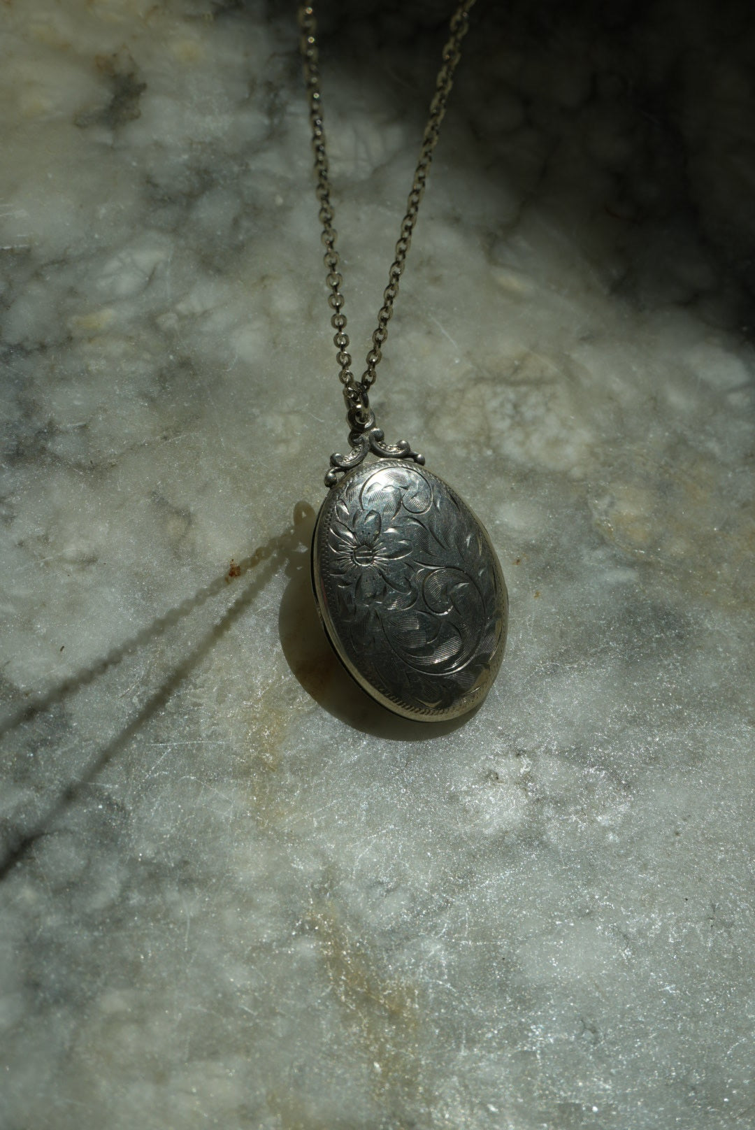 SILVER LARGE LOCKET