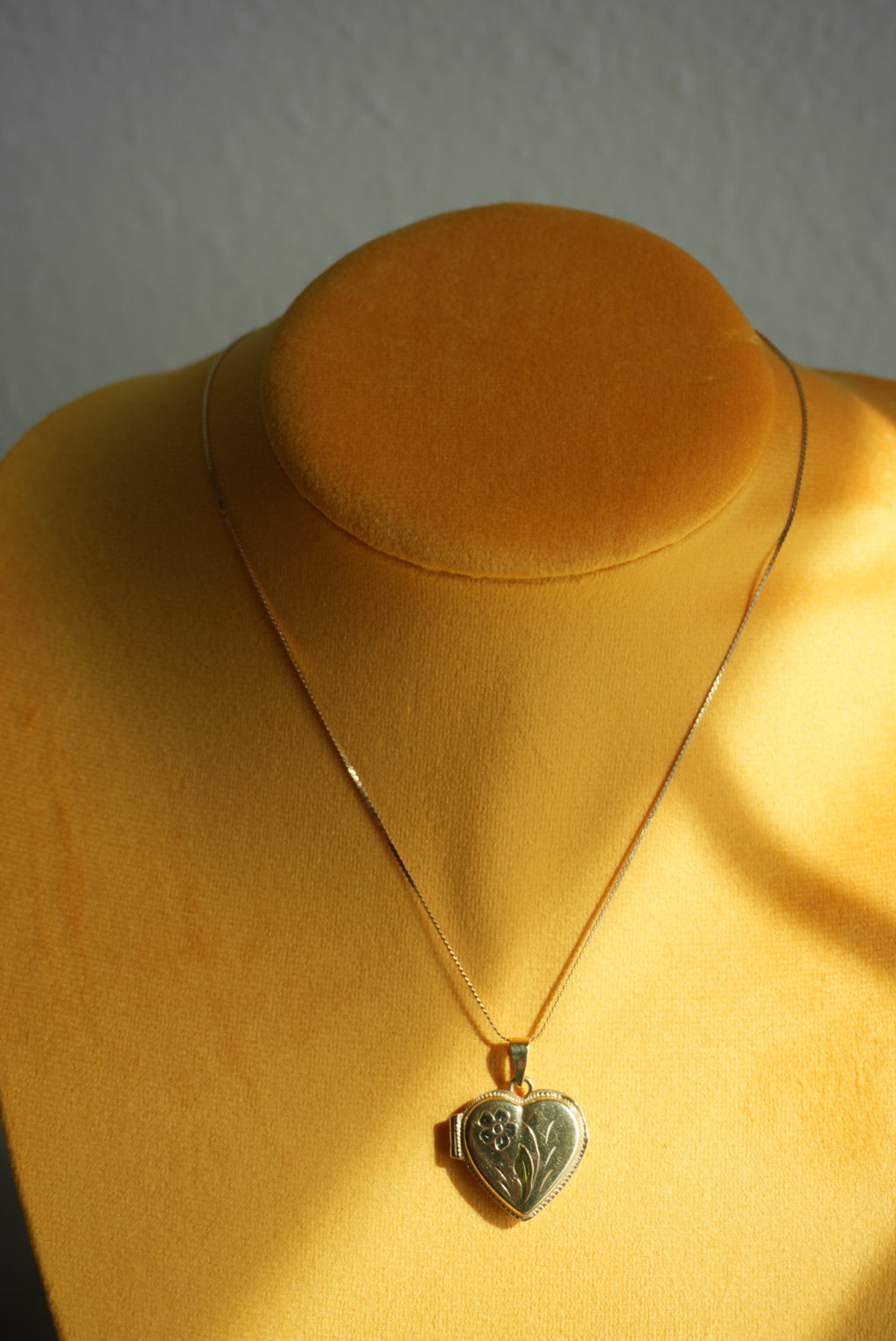 14K GOLD LOCKET NECKLACE