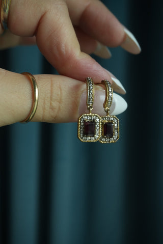 ELEGANT SQUARES