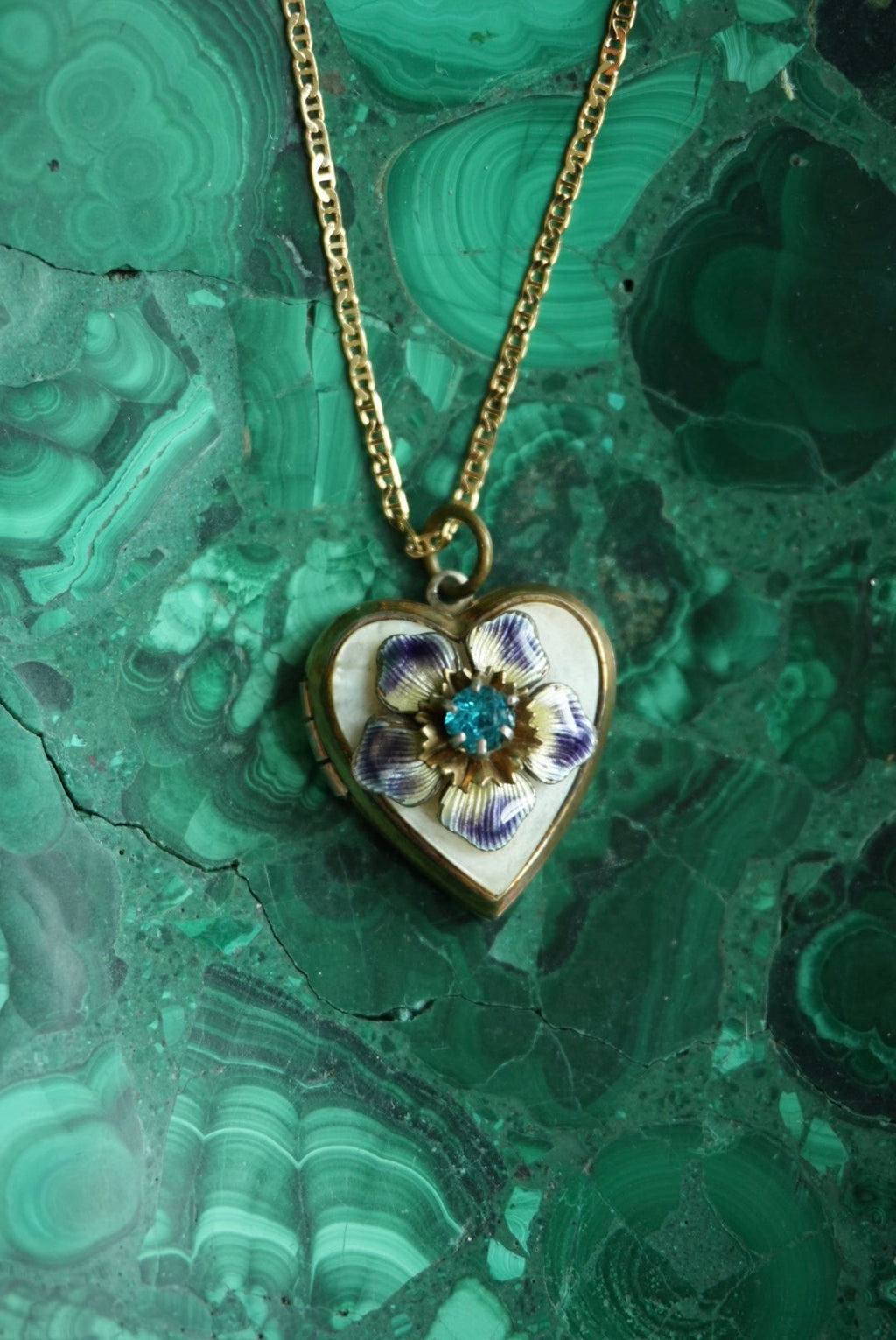 VINTAGE HEART LOCKET