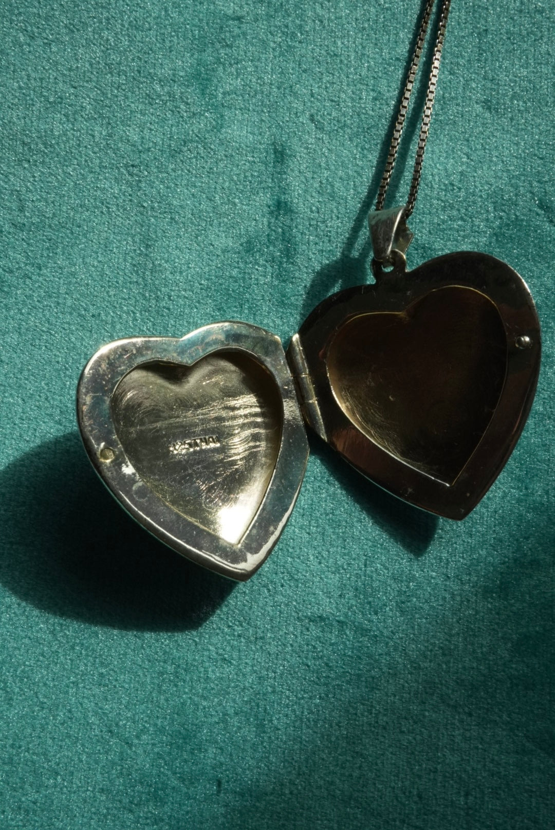 RARE VINTAGE TWO TONED LOCKET