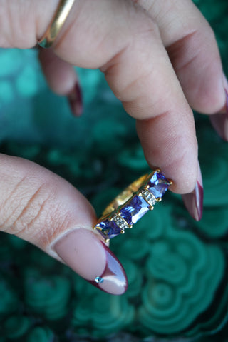 ELECTRIC EMERALD CUTS SZ 6