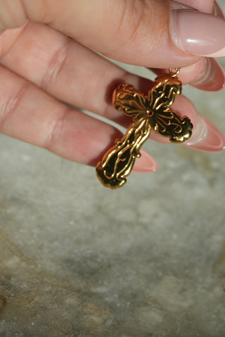 18K AQUAMARINE CROSS