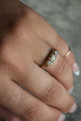 9K ANTIQUE OPAL BAND