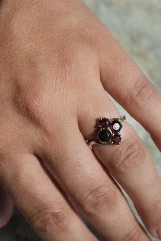 10K ANTIQUE GARNET RING