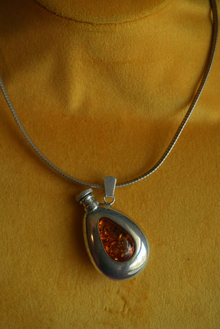 AMBER VIAL