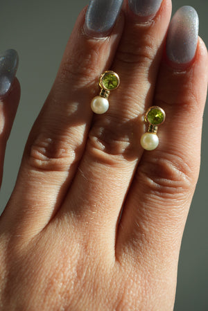 14K PERIDOT & PEARL STUDS