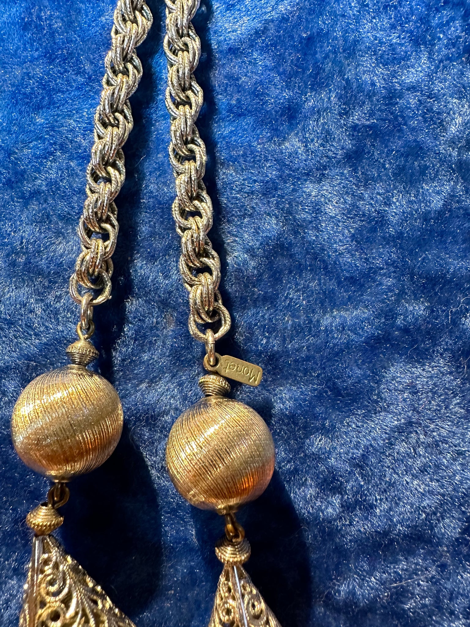 MONET LARIAT