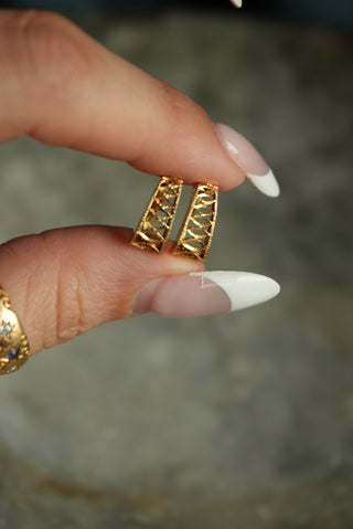 14K VICTORIAN HUGGIE HOOPS