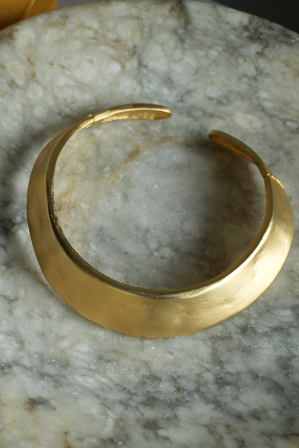 GOLDEN COLLAR
