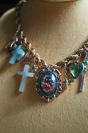 VERSAILLES CHARM NECKLACE