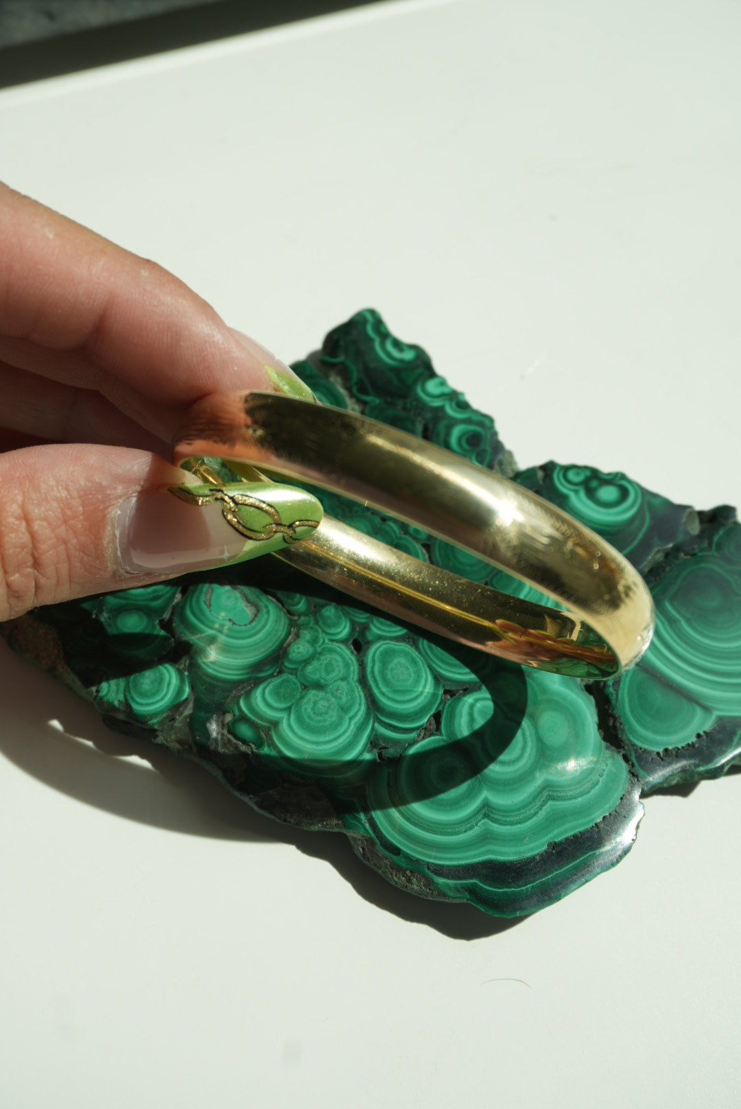 ETCHED BANGLE 14K