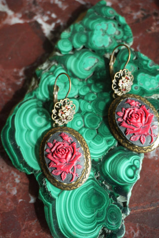 GOTHIC CAMEO