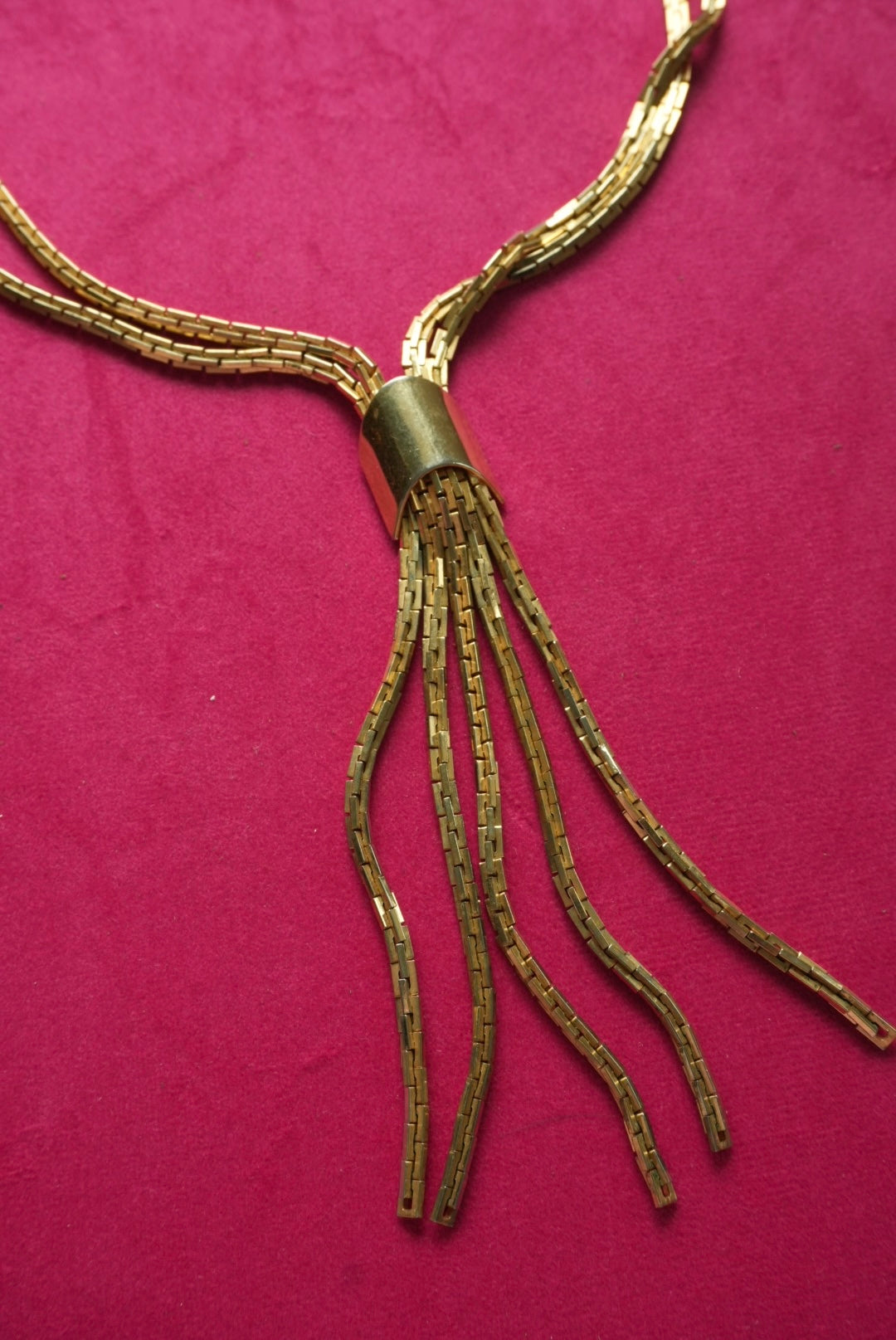 VINTAGE GOLDTONE LARIAT