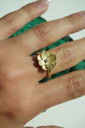 GOLDEN FLOWERS