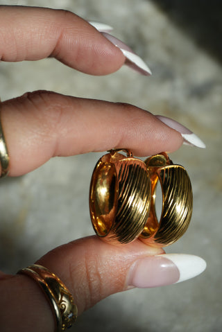 CHUNKY GOLD HOOPS