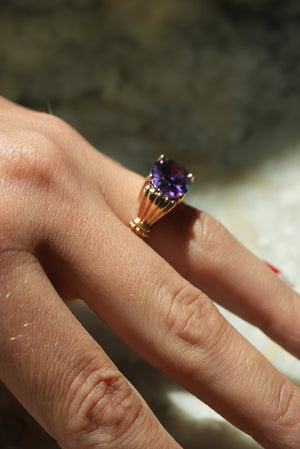 VERMEIL RING WITH AMETHYST CENTER STONE SZ 7