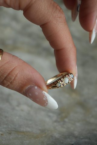 9K ANTIQUE OPAL BAND