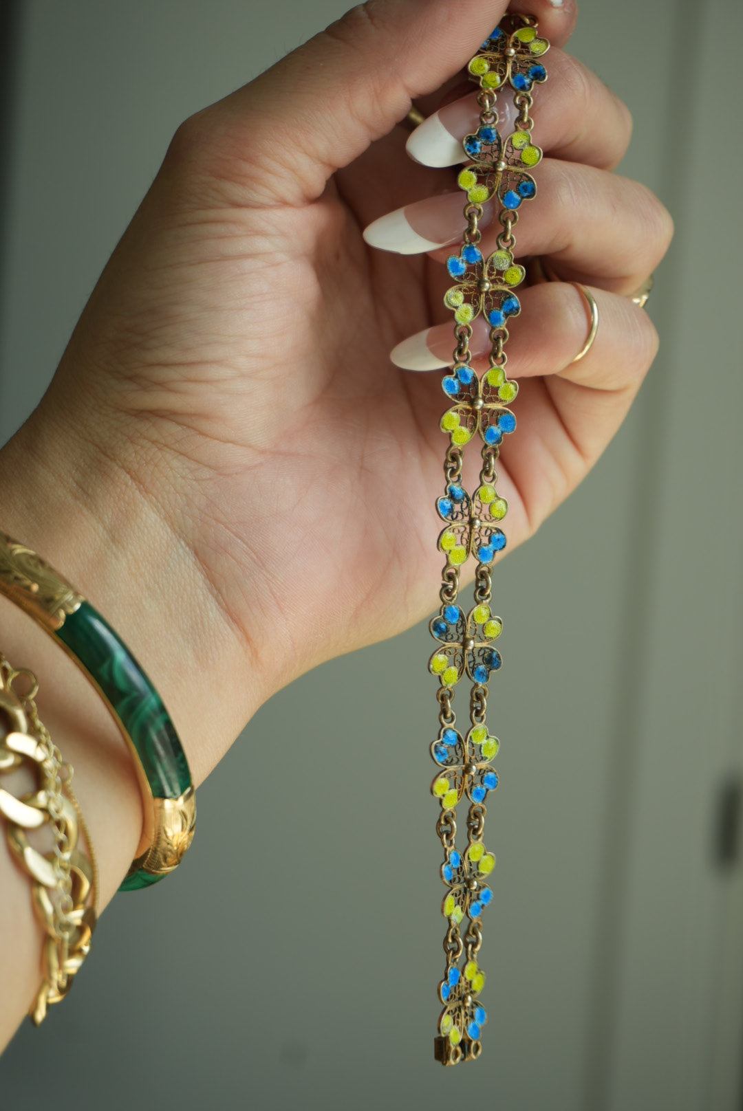 BRIGHT CLOVERS
