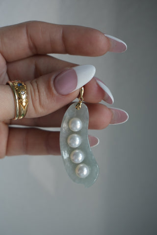 JADE PEA POD PENDANT