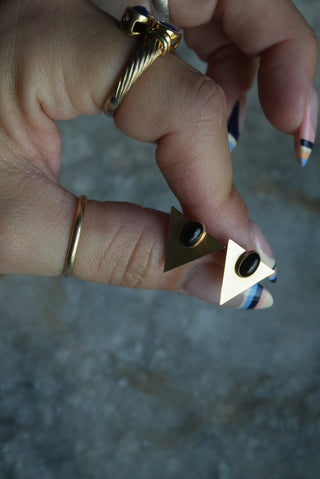 10K ONYX MODERNIST STUDS