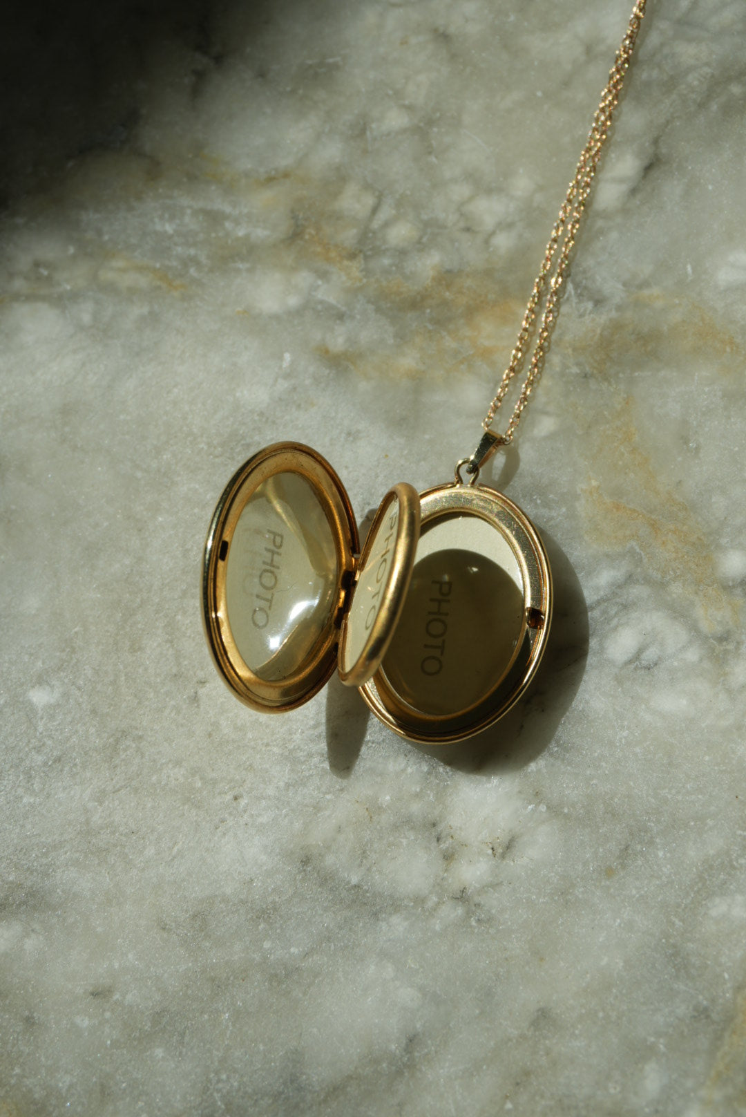 VINTAGE 14k LOCKET