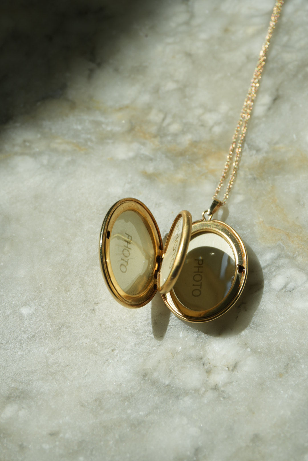 VINTAGE 14k LOCKET