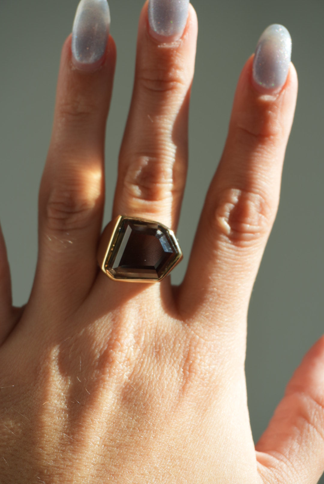 14K GOLD RING WITH SMOKEY TOPAZ ANGULAR STONE SZ 7.5