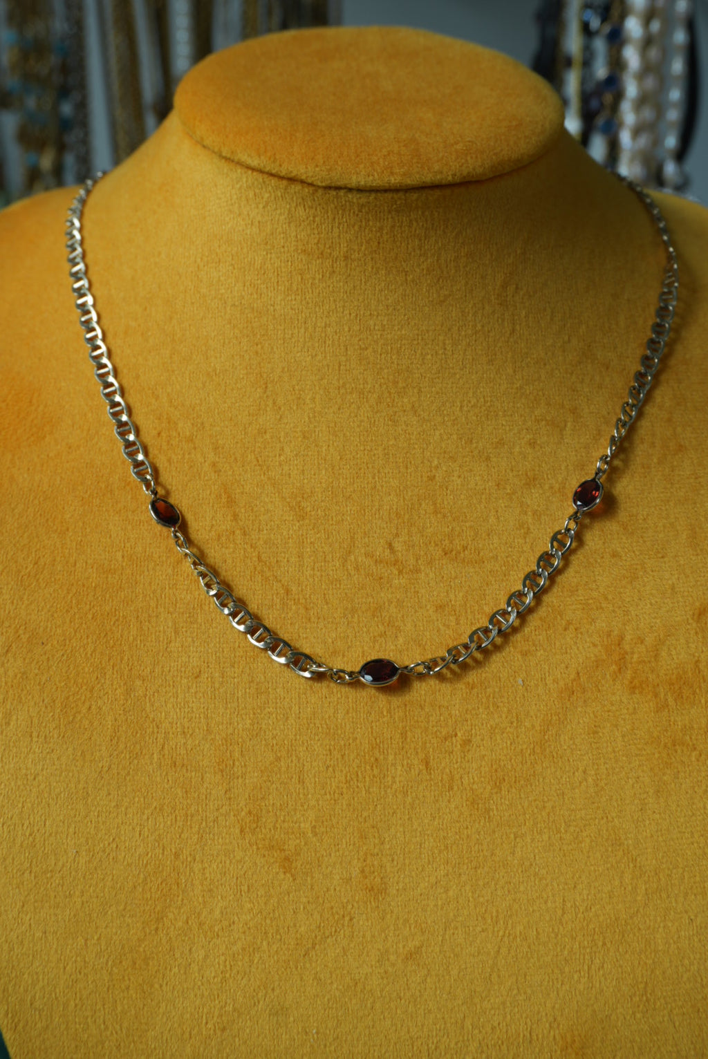 GARNET BEZEL CHAIN