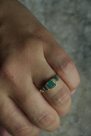 10K EMERALD & DIAMOND RING
